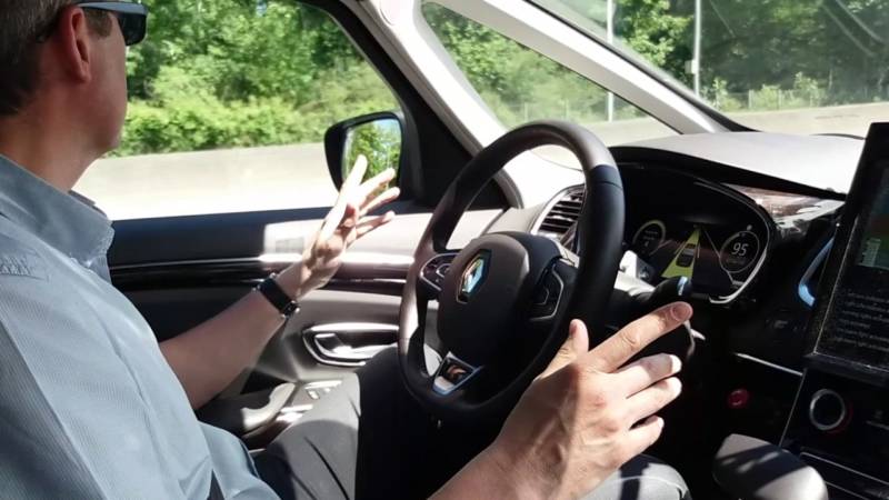Renault teste sur route six voitures autonomes pour un lancement prévu d'ici 2020