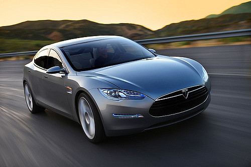 Tesla annonce une modernisation des caractéristiques de la conduite semi-autonome de ses véhicules électriques et un remaniement de son équipe de recherche
