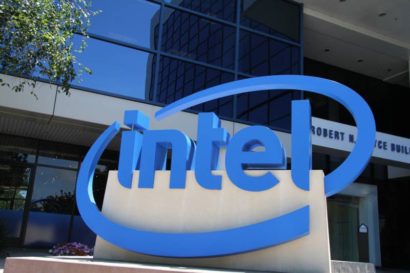 Intel investit dans l'intelligence artificielle et veut se faire une place dans le véhicule autonome