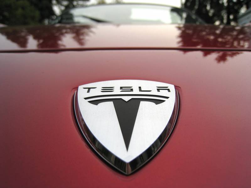 Tesla travaillerait sur le développement de ses propres puces IA