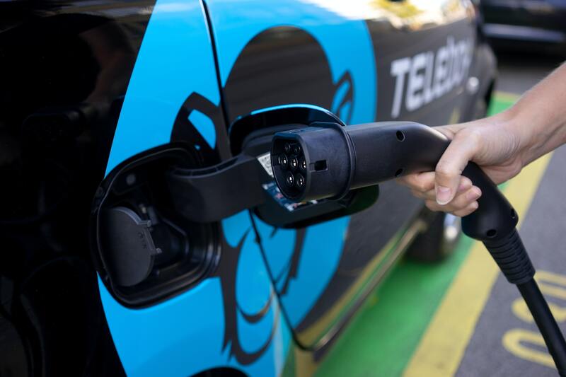 Cinq acteurs du monde de l'automobile et des technologies s'associent pour créer la "Software république"