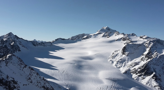 Etudier l'évolution des glaciers face au changement climatique grâce à l'Intelligence Artificielle