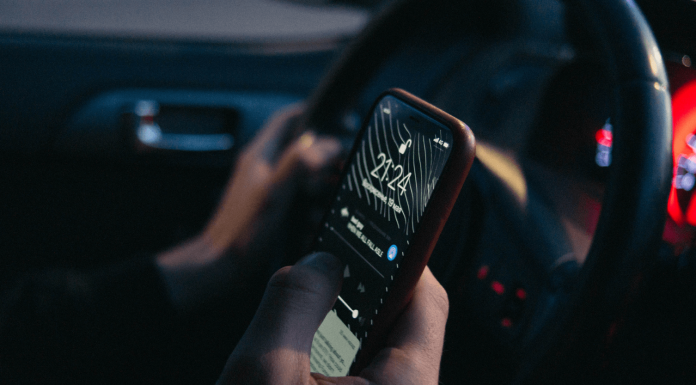 Canada : l'Alberta teste « Heads-Up », la solution de détection de téléphone au volant d'Acusensus