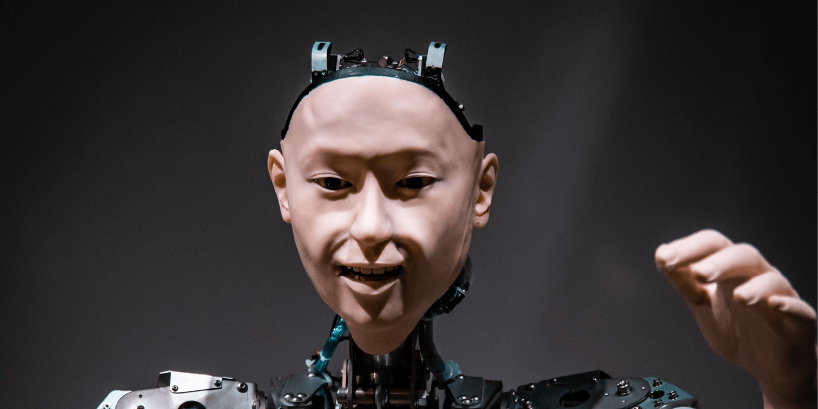 A human look at the Valley of the Strange: an initiatory journey to discover the machines