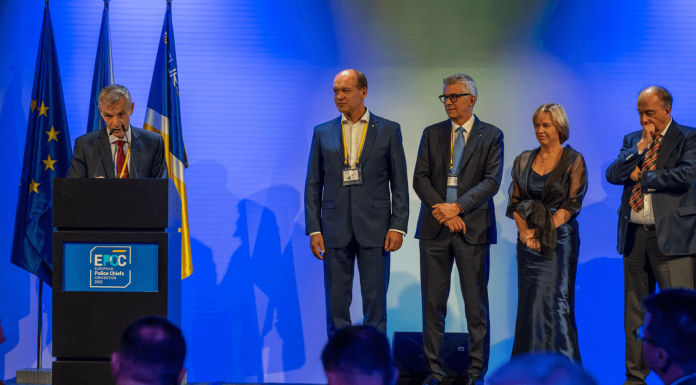 Le Prix d'Excellence Europol du projet innovant a été décerné à l'équipe d'experts du centre IA du PJGN de la gendarmerie nationale