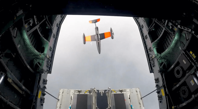 Airbus largue et pilote un drone d'appui depuis un A400M de la Bundeswehr