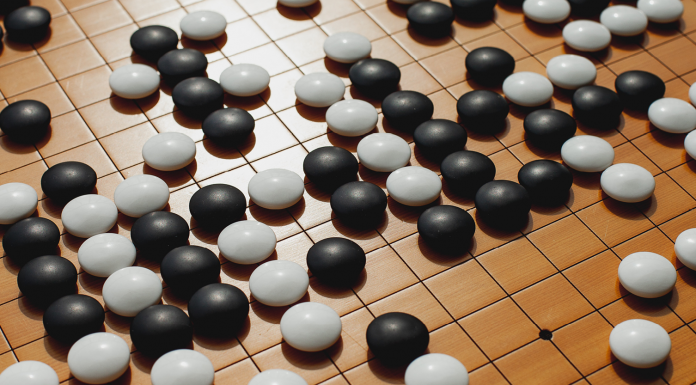 Un joueur de go amateur se sert des failles de l'IA Katago pour la vaincre