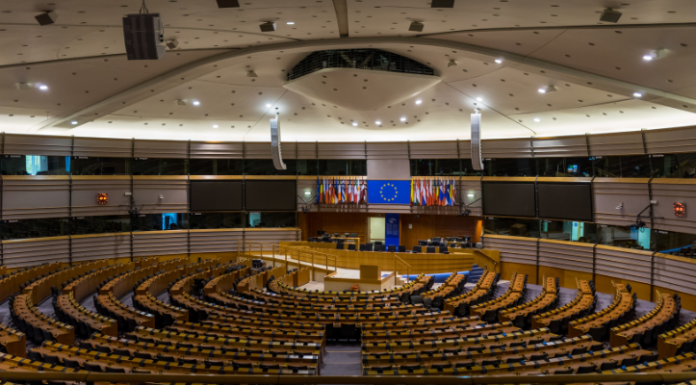 Les eurodéputés parviennent à un accord politique sur l'AI Act