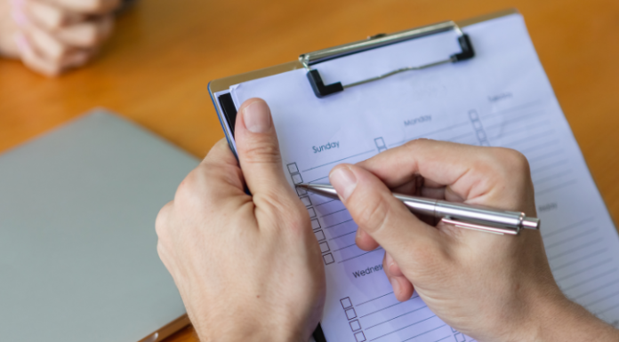 Etude HelloSafe : 62,6 % des Français font confiance à l'IA pour investir leur argent