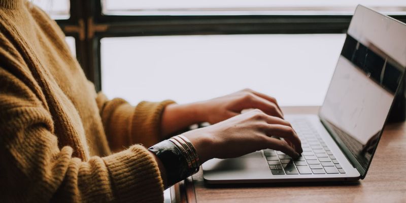 Etude EPFL : comment les grands modèles de langage modifient les opinions