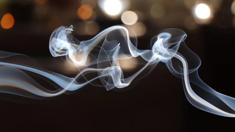 Vapotage et arômes : une étude utilisant l'IA révèle une bombe à retardement pour la santé publique