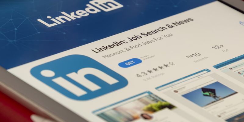 LinkedIn déploie de nouvelles fonctionnalités d'IA générative pour ses abonnés premium