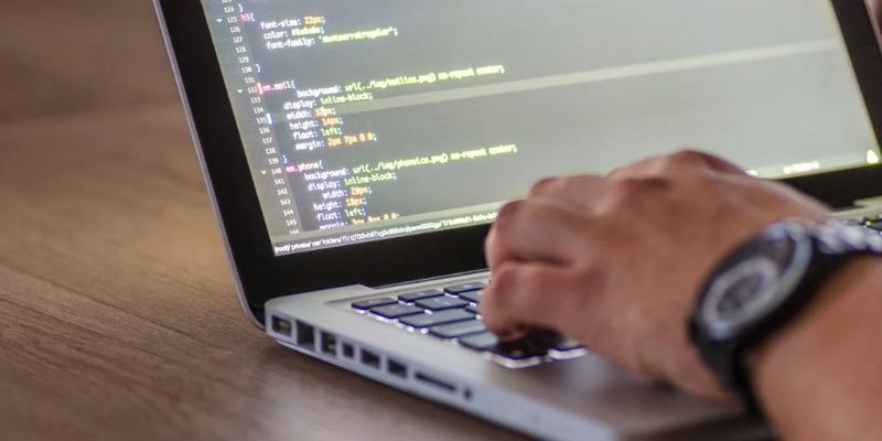 Mistral Large 2 : des capacités de génération de code, en mathématiques et en raisonnement de pointe