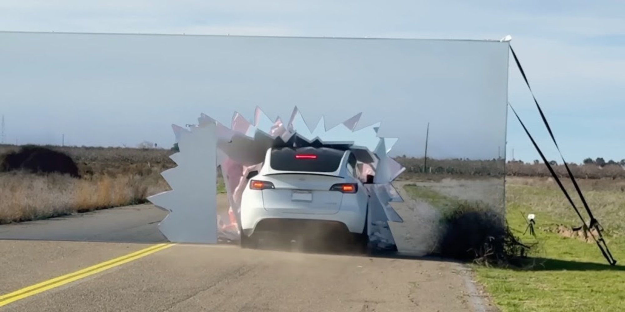 L'autopilot des Tesla extrêmement facile à tromper ? Une vidéo fait polémique