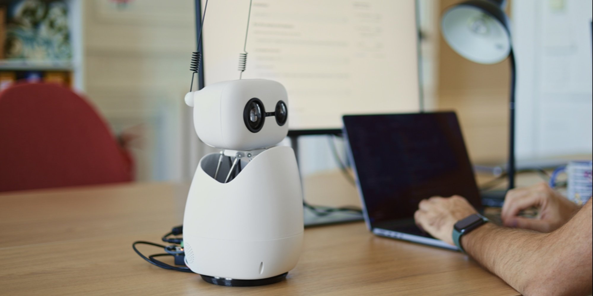 Hugging Face propose Reachy Mini : un nouveau jalon dans la démocratisation de la robotique IA