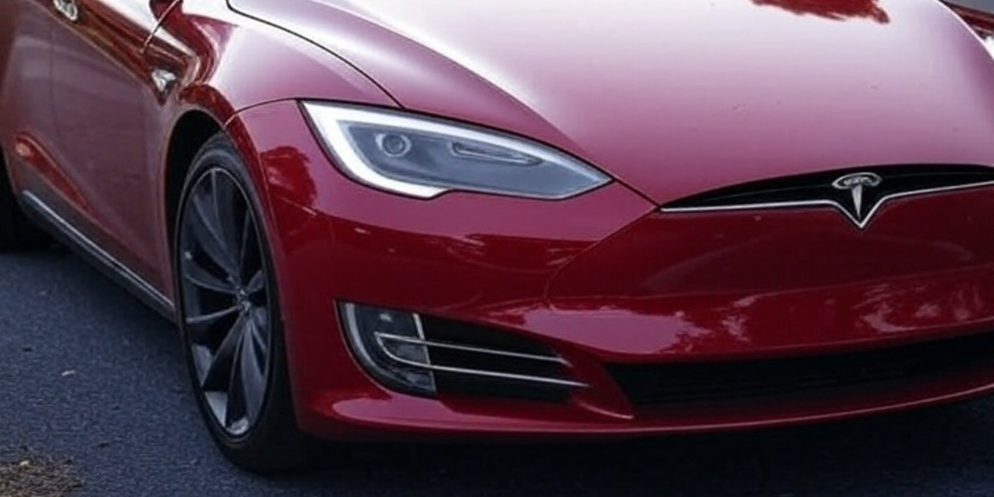 Verdict historique à Miami : Tesla condamné à verser 243 millions  de dollars après un accident mortel